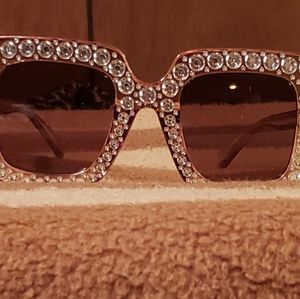 Diamond frame sunglasses